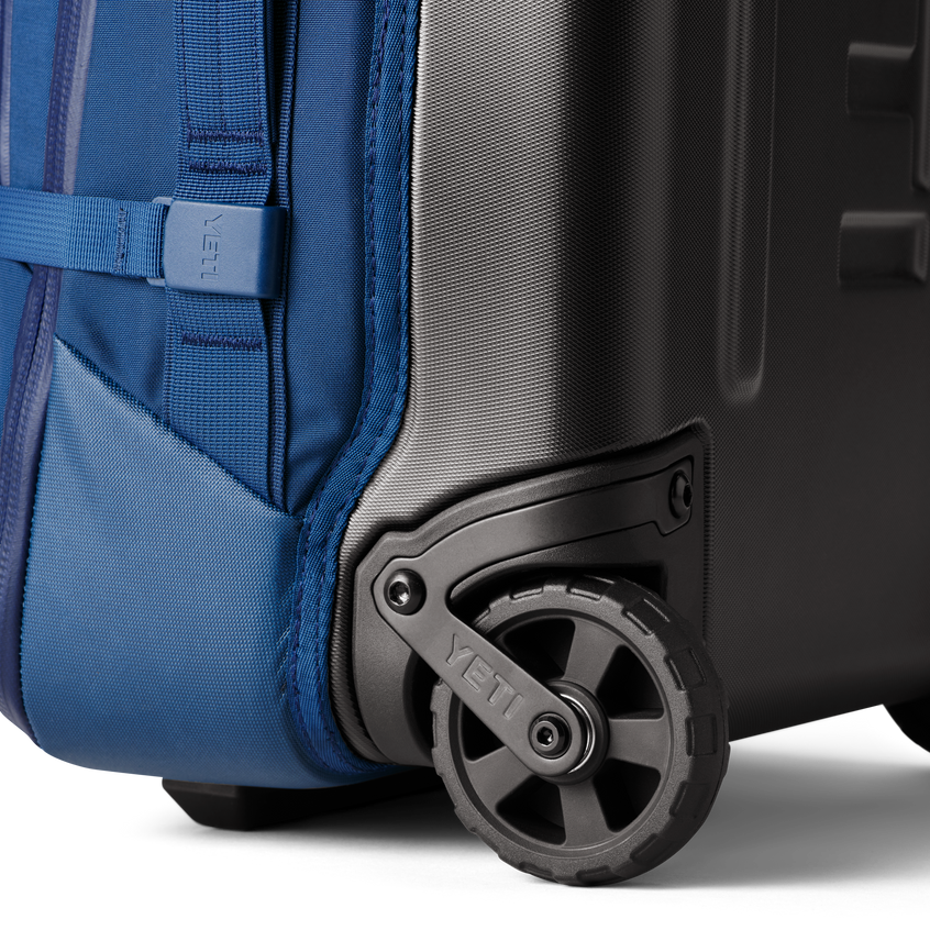 Crossroads® 35L/22" Wheeled Luggage Navy