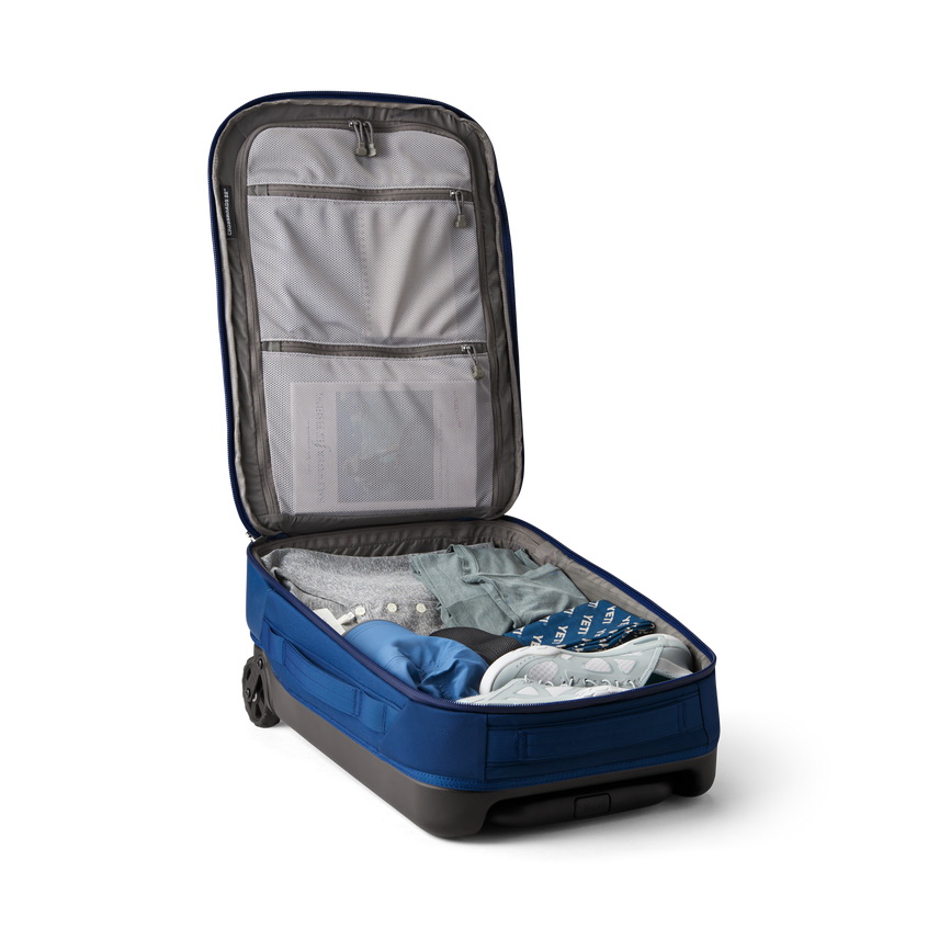 Crossroads® 35L/22" Wheeled Luggage Navy