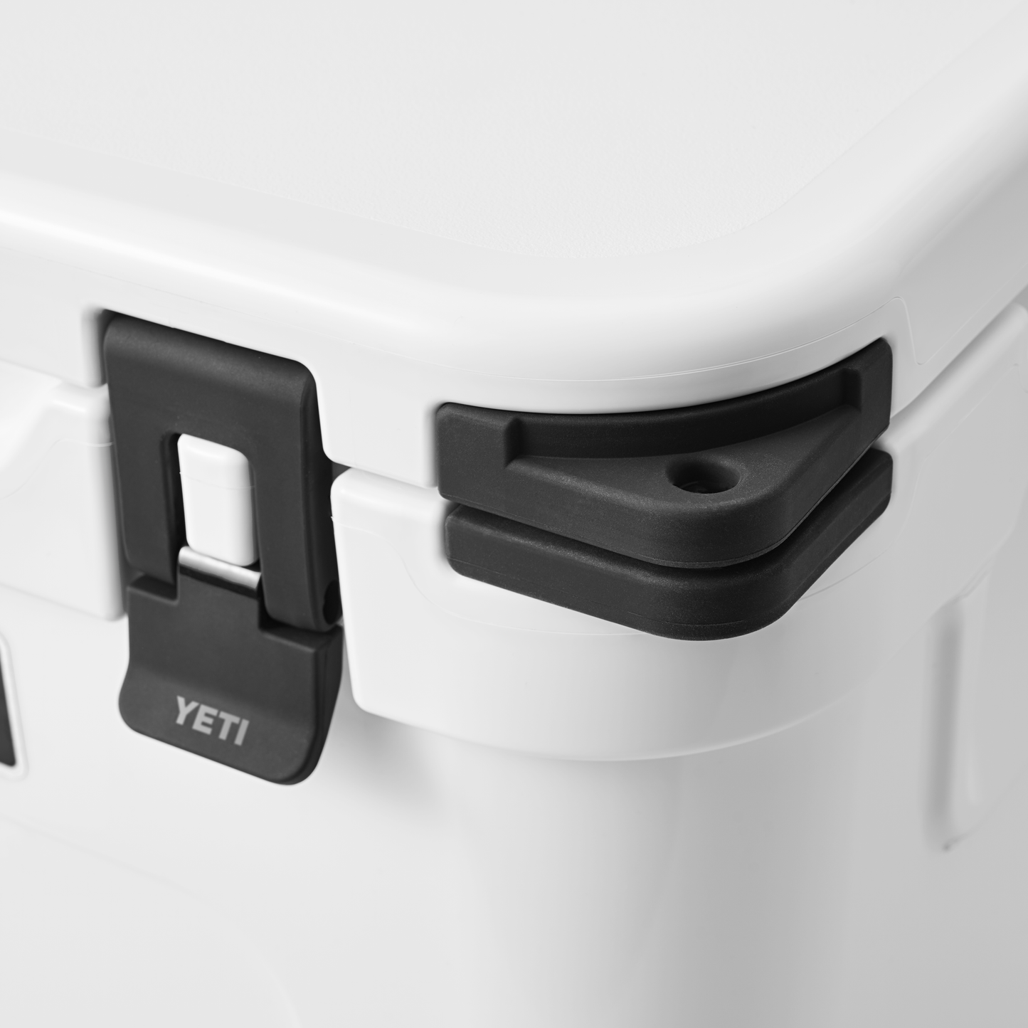 YETI Roadie® Wheeled Cooler Cup Lockport Black
